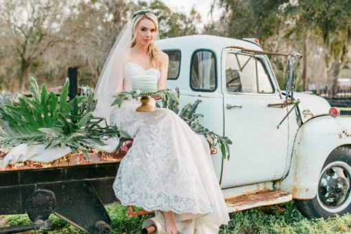 Southern Style Wedding: Rustic Flowers, DIY Details, and a Touch of Charm