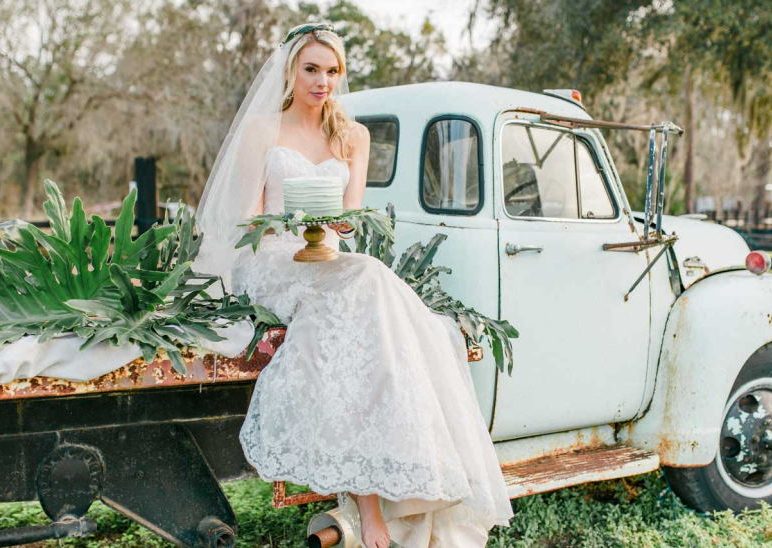 Southern Style Wedding: Rustic Flowers, DIY Details, and a Touch of Charm